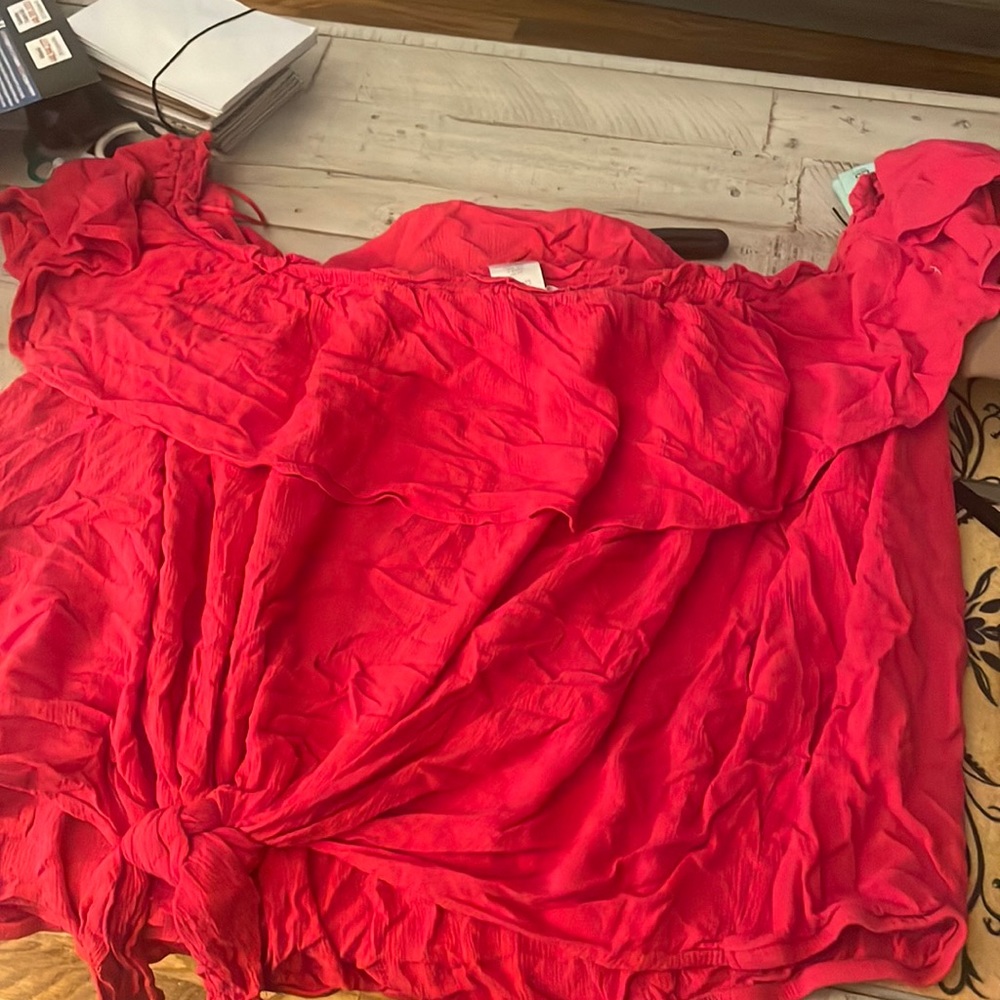 Super cute pink off the shoulder crop top with front tie